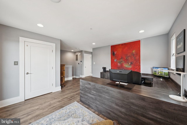 11336 Emerald Park Rd, Potomac, MD 20854 - living area featuring wood finished floors, an office area, and recessed lighting