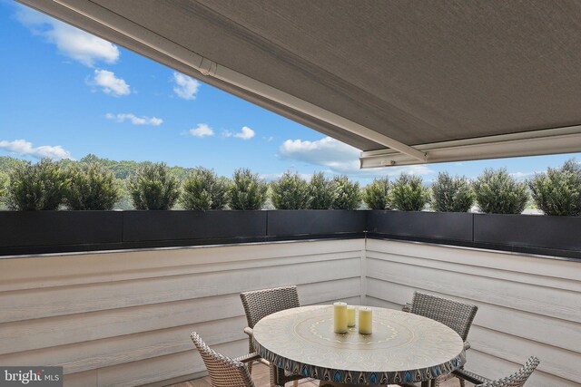 11336 Emerald Park Rd, Potomac, MD 20854 - view of patio / terrace