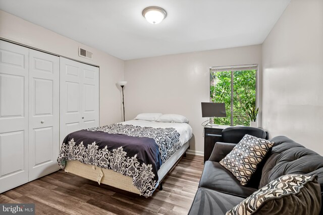 7702 Hanover Pkwy Unit 301, Greenbelt, MD 20770 - bedroom featuring a closet and wood finished floors