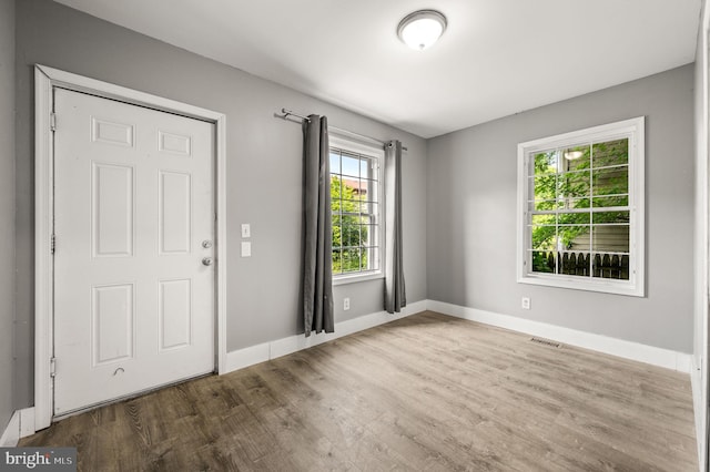 1719 W Norris St, Philadelphia, PA 19121 - foyer entrance featuring wood finished floors and baseboards