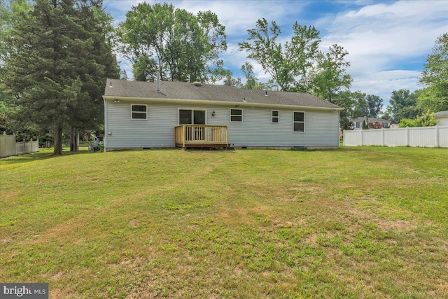 725 Logan Ave, Deptford, NJ 08096 - back of property featuring a deck and crawl space