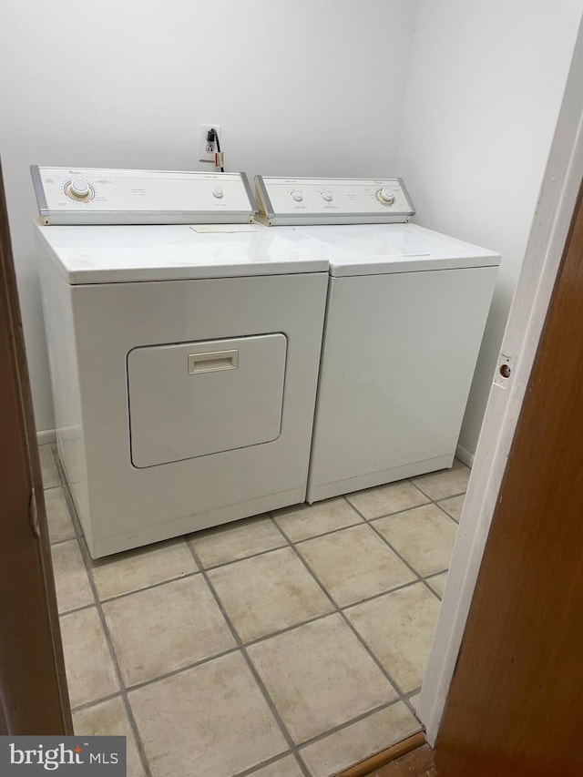 122 Elmtowne Blvd, Hammonton, NJ 08037 - laundry area featuring washing machine and clothes dryer and light tile patterned floors