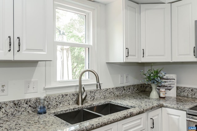 1632 Farm Brook Pl, Charlottesville, VA 22901 - kitchen with white cabinets and light stone countertops
