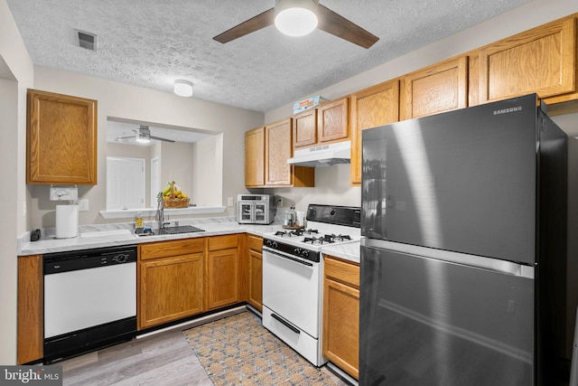 50 Amberstone Ct, Annapolis, MD 21403 - kitchen featuring white appliances, a ceiling fan, under cabinet range hood, light countertops, and a textured ceiling