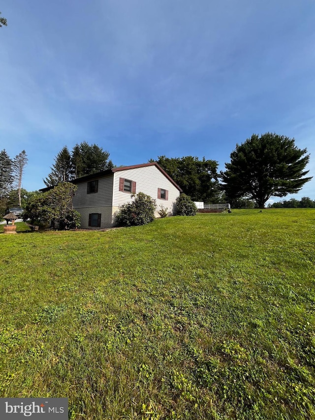 636 Pigeon Creek Rd, Pottstown, PA 19465 - view of grassy yard