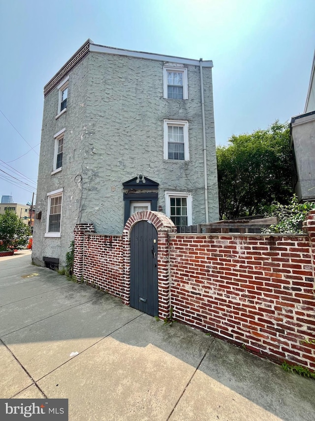 2700 S St Unit 2714, Philadelphia, PA 19146 - view of side of home featuring a gate