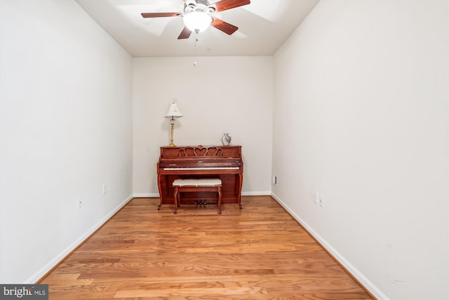 130 Ambrose Ln, Fredericksburg, VA 22406 - living area featuring a ceiling fan and light wood-style floors