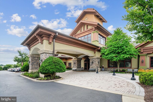 130 Ambrose Ln, Fredericksburg, VA 22406 - view of building exterior featuring curved driveway