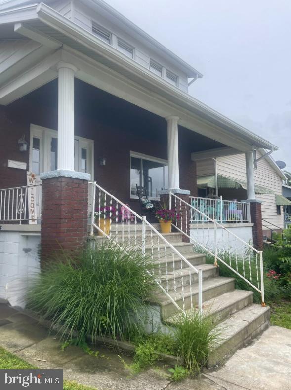 433 Williams St, Cumberland, MD 21502 - entrance to property with a porch
