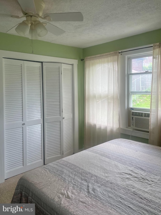 433 Williams St, Cumberland, MD 21502 - bedroom with cooling unit, a textured ceiling, a closet, and ceiling fan