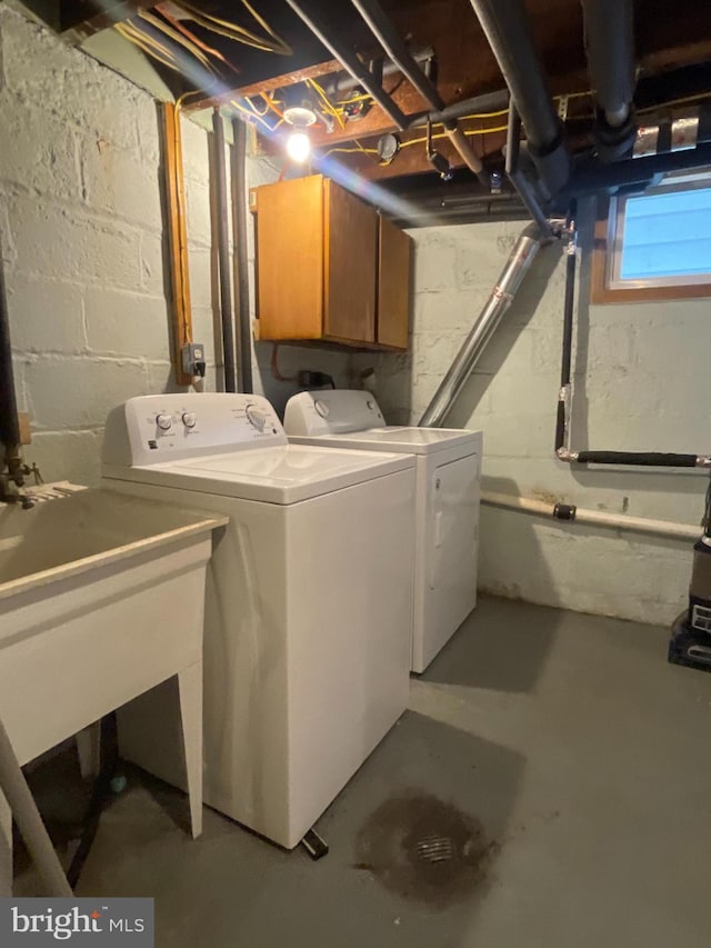 433 Williams St, Cumberland, MD 21502 - washroom featuring separate washer and dryer and cabinet space