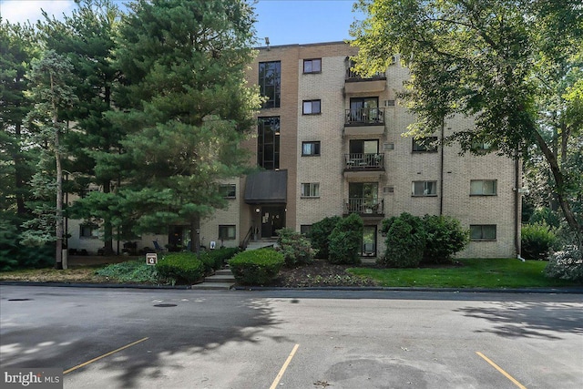 400 Glendale Rd Unit G-13, Havertown, PA 19083 - view of apartment building / complex with uncovered parking