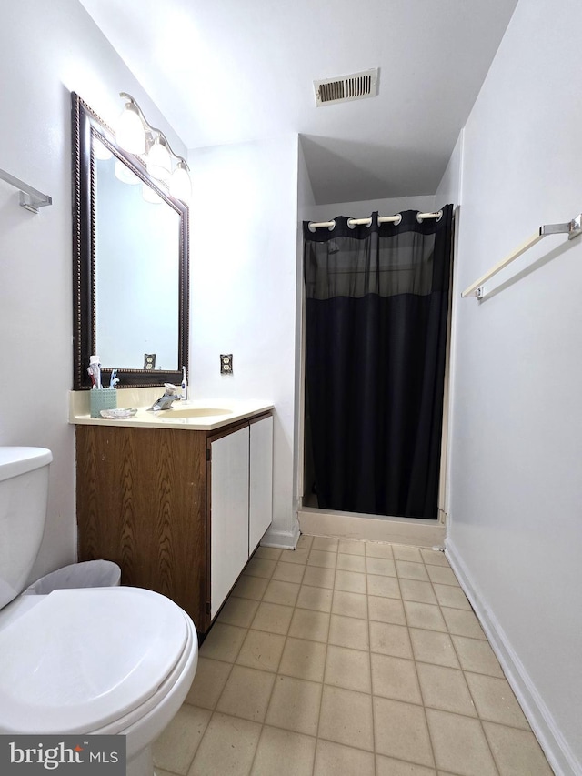6529 Huntshire Dr, Elkridge, MD 21075 - full bath featuring a shower stall and double vanity