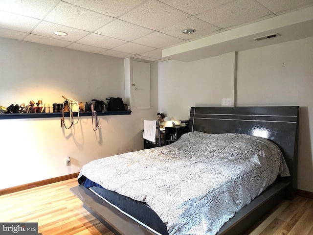 6529 Huntshire Dr, Elkridge, MD 21075 - bedroom with wood finished floors and a drop ceiling
