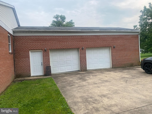 14604 Bowie Rd, Laurel, MD 20708 - garage with driveway