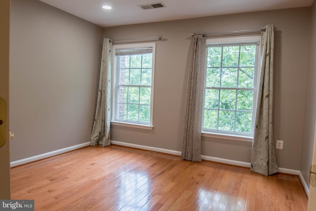 114 Herndon Mill Cir, Herndon, VA 20170 - empty room featuring light wood-style flooring and baseboards