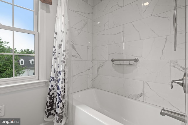 1817 Old Farm Ln, Lancaster, PA 17602 - full bath with plenty of natural light and shower / tub combo with curtain