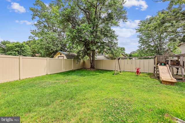 12 Bantry Ct, Waldorf, MD 20602 - fenced backyard with a playground