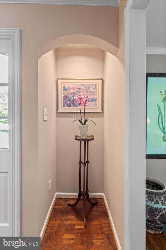 130 Hunt Valley Cir, Berwyn, PA 19312 - hall featuring arched walkways and baseboards