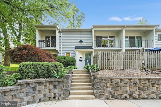 112 Oxley Ct, Newtown Square, PA 19073 - multi unit property featuring a balcony and stairway