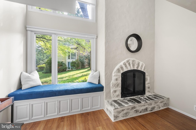 112 Oxley Ct, Newtown Square, PA 19073 - sitting room with light wood finished floors and a high ceiling