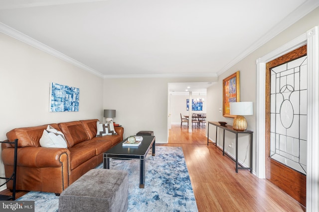 112 Oxley Ct, Newtown Square, PA 19073 - living area with crown molding and light wood finished floors