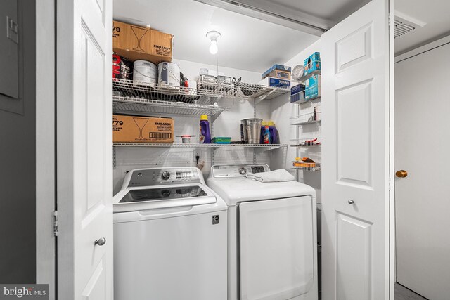 112 Oxley Ct, Newtown Square, PA 19073 - laundry room with washing machine and dryer