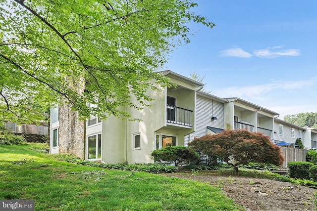 112 Oxley Ct, Newtown Square, PA 19073 - view of side of property with stucco siding and a yard