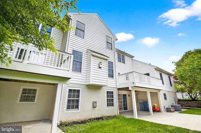 501 Bald Eagle Ct, Lancaster, PA 17601 - rear view of property featuring a balcony, a patio area, a lawn, and stucco siding