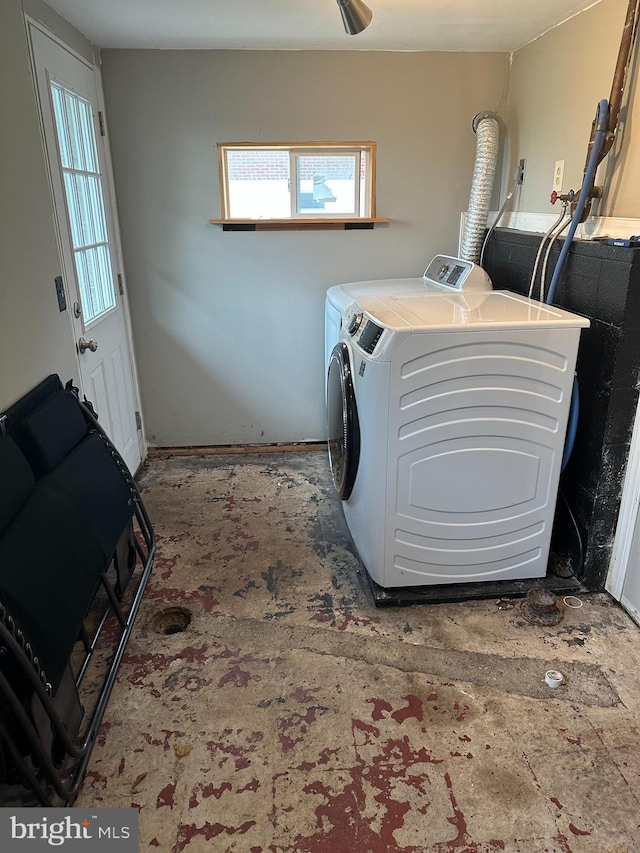 884 Main St, Pennsburg, PA 18073 - laundry area featuring washing machine and clothes dryer and plenty of natural light