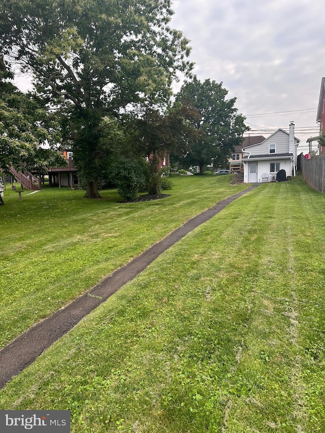 884 Main St, Pennsburg, PA 18073 - view of yard