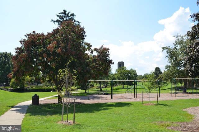2137 Wainwright Ct Unit 2D, Frederick, MD 21702 - view of property's community with a lawn
