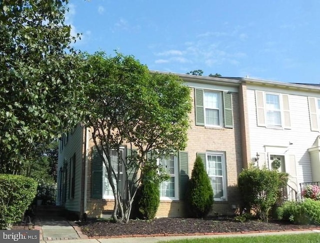 5632 Ridge View Dr, Alexandria, VA 22310 - view of side of property featuring brick siding