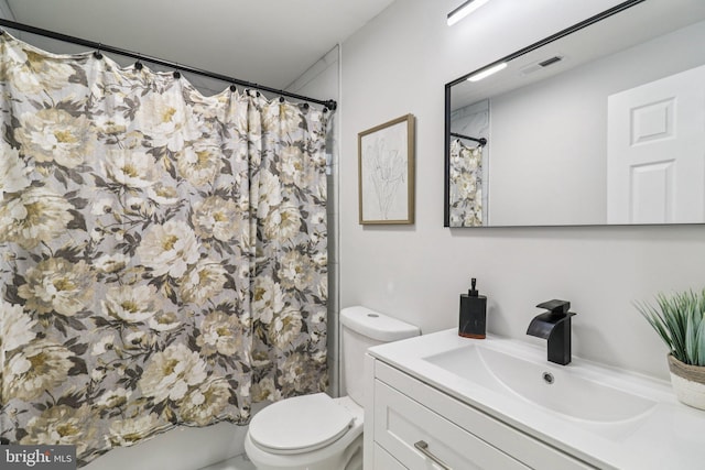 919 Mentor Ave, Capitol Heights, MD 20743 - full bathroom featuring vanity and a shower with curtain