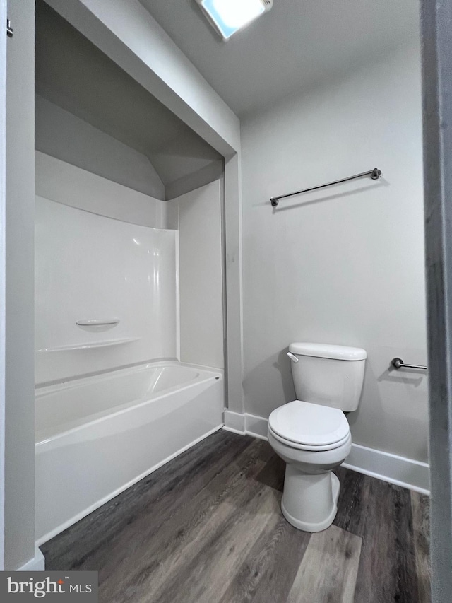 122 W N St, Waynesboro, PA 17268 - full bath with wood finished floors and shower / bathtub combination