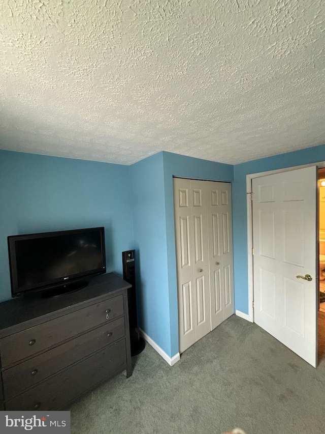 27 Dunlin Way, Sicklerville, NJ 08081 - carpeted bedroom with a closet and a textured ceiling