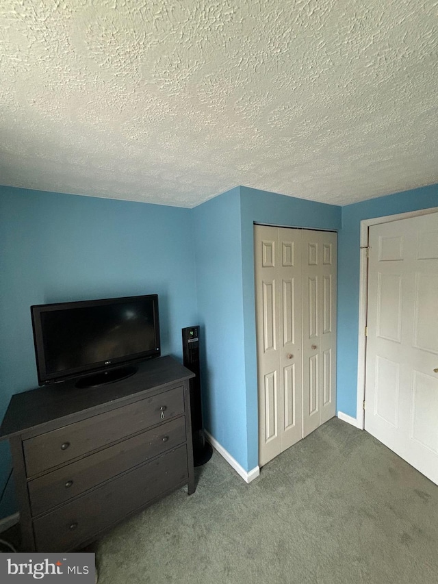 27 Dunlin Way, Sicklerville, NJ 08081 - bedroom featuring a closet, carpet, and a textured ceiling