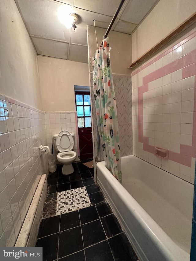 1825 S 8th St, Philadelphia, PA 19148 - full bathroom featuring shower / bath combo with shower curtain, tile walls, tile patterned flooring, and wainscoting