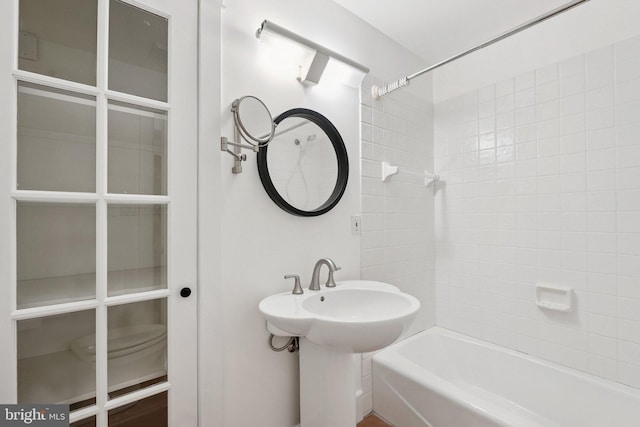 1330 Potomac School Rd, Mclean, VA 22101 - bathroom featuring washtub / shower combination