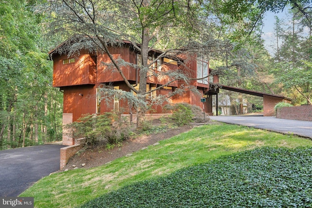 1330 Potomac School Rd, Mclean, VA 22101 - view of yard with asphalt driveway