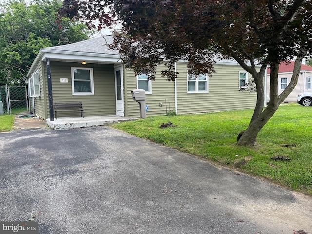717 Garnet Rd, Wilmington, DE 19804 - view of front of house with a shingled roof