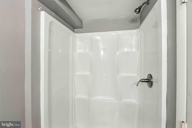 3714 Greenvale Rd, Baltimore, MD 21229 - full bathroom featuring a shower