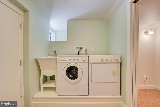 6717 44th Ave, Hyattsville, MD 20782 - laundry area featuring washer and clothes dryer and baseboards