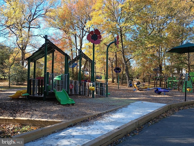 6717 44th Ave, Hyattsville, MD 20782 - view of communal playground