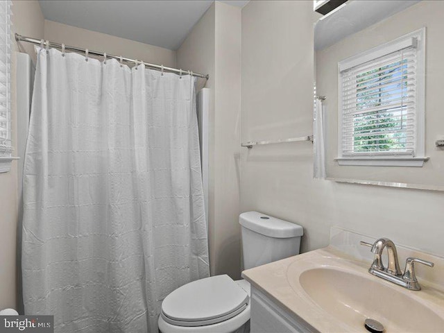 900 Young Dairy Ct, Herndon, VA 20170 - full bathroom with vanity and curtained shower