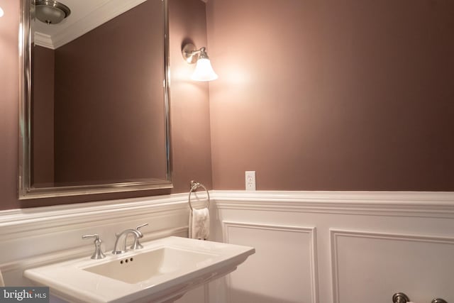3259 Chrisland Dr, Annapolis, MD 21403 - bathroom featuring wainscoting and ornamental molding