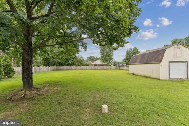 5 Brookfield Rd, Pasadena, MD 21122 - view of yard with an outbuilding and a garage
