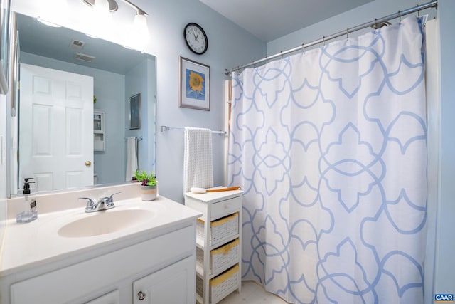 1500 Honeysuckle Ln, Charlottesville, VA 22902 - full bath with vanity and a shower with curtain