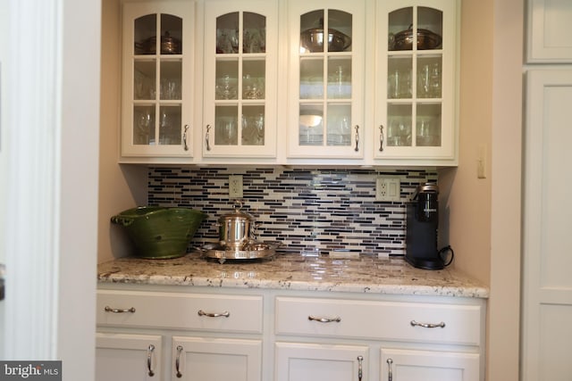 2050 Creek Way, Lansdale, PA 19446 - bar area featuring tasteful backsplash