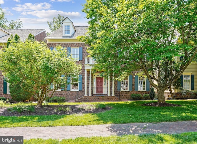 9858 Palace Green Way, Vienna, VA 22181 - colonial-style house featuring brick siding and a front lawn